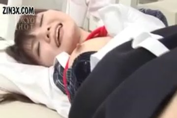 Дает в волосатую киску
