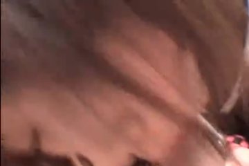 Азиатка нежно приложилась к члену
