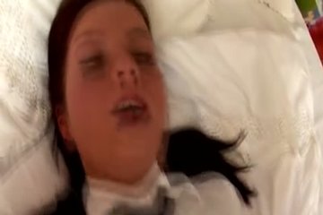 Телочка облизывает хер и не только