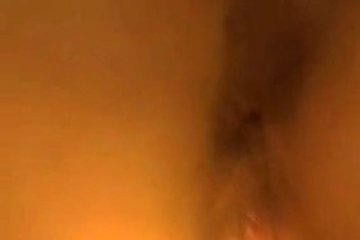 Член про обе дырочки подруги не забывает