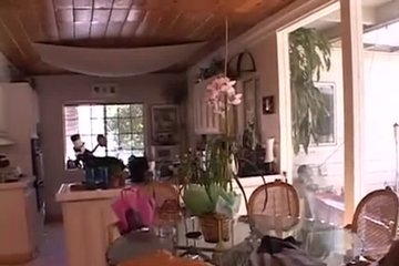 Грудастая медсестра снимает напряжение с мужика