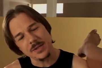 Горячее порево у тренажерного снаряда и на диване