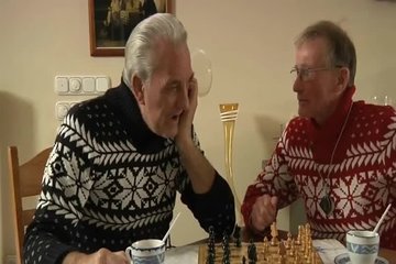 Старики трахаются с домохозяйкой