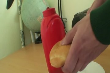 Старушка оседлала красивенького жеребца