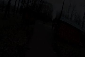 Парень трахает стройную подругу на лестничной площадке