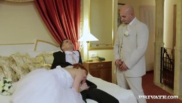 Пошлый групповой секс молодоженов с одним из свидетелей