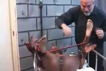 Мужчина любит очень извращенные ласки