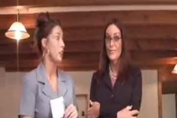 Телочку сосут и дрочат
