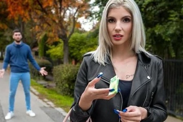 Узнала, сколько платят за съемки в порнухе и сразу сняла труселя (а парня заставила стать оператором!)