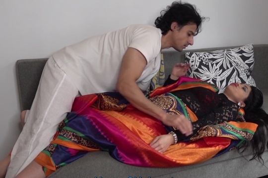 Пьяная девка ссыт на пол, а потом трахается с домработником ~ 24xxx.Me