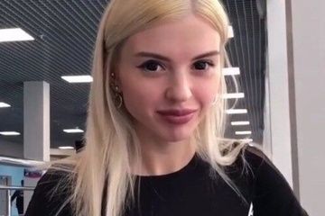 Девка после фестиваля по доте сосет член победителя в туалете