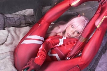 Член парня в упругую попку, а резиновый в мокрую пизду