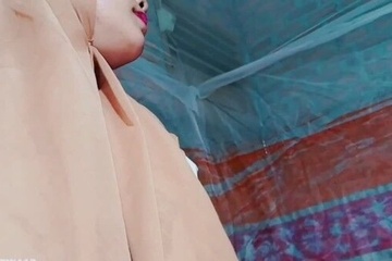 Старательно лизал её очко, а индийская телка отказалась от анала