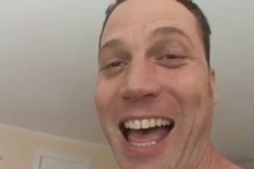 Отчаянно сосёт хуи этим парням пока ей лижут пилотку