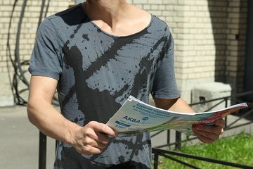 Пока родители были на работе, сучка пареньку показывала правильную дорогу к ее аналу